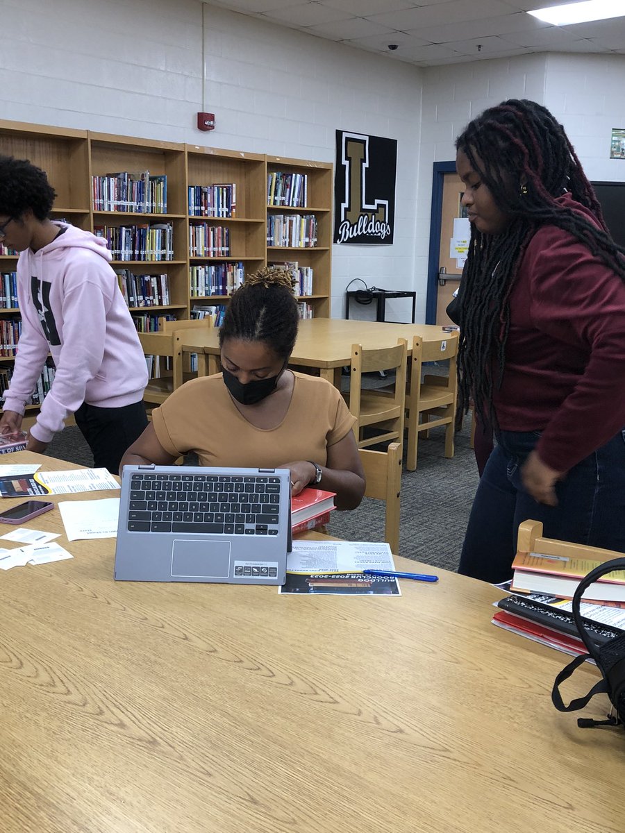 LithoniaHigh's tweet photo. LHS Bulldog Bookclub is gearing up to bring home the Helen Ruffin Reading Bowl win! 🏆 We love to read and are ready to have a fun year. https://t.co/N9v3PtLPt6