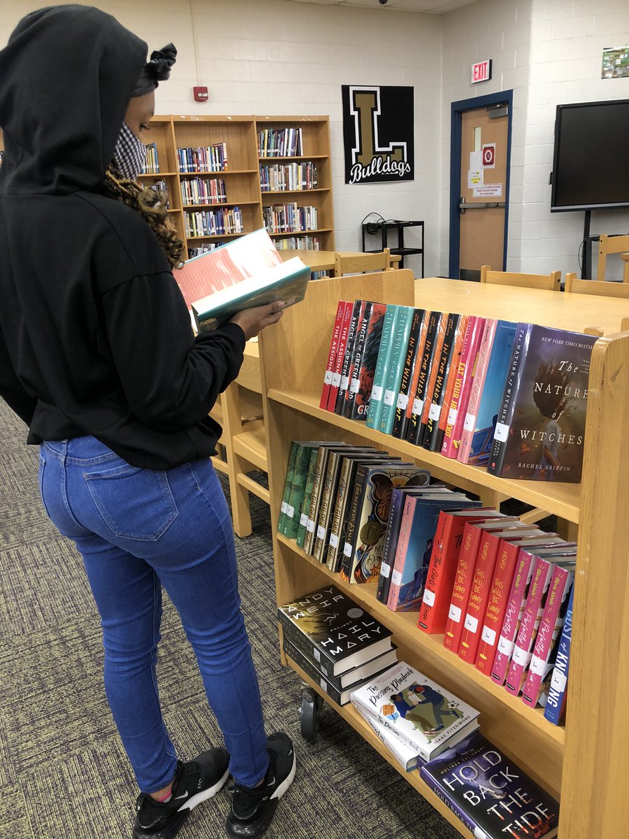 LithoniaHigh's tweet photo. LHS Bulldog Bookclub is gearing up to bring home the Helen Ruffin Reading Bowl win! 🏆 We love to read and are ready to have a fun year. https://t.co/N9v3PtLPt6
