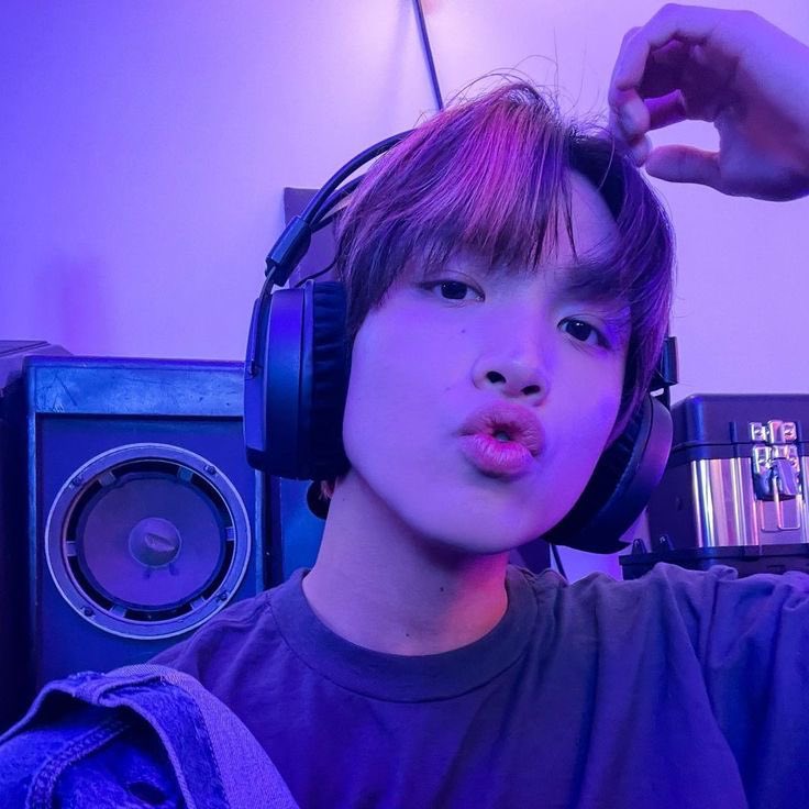 closed 🧸🎧 tweet media