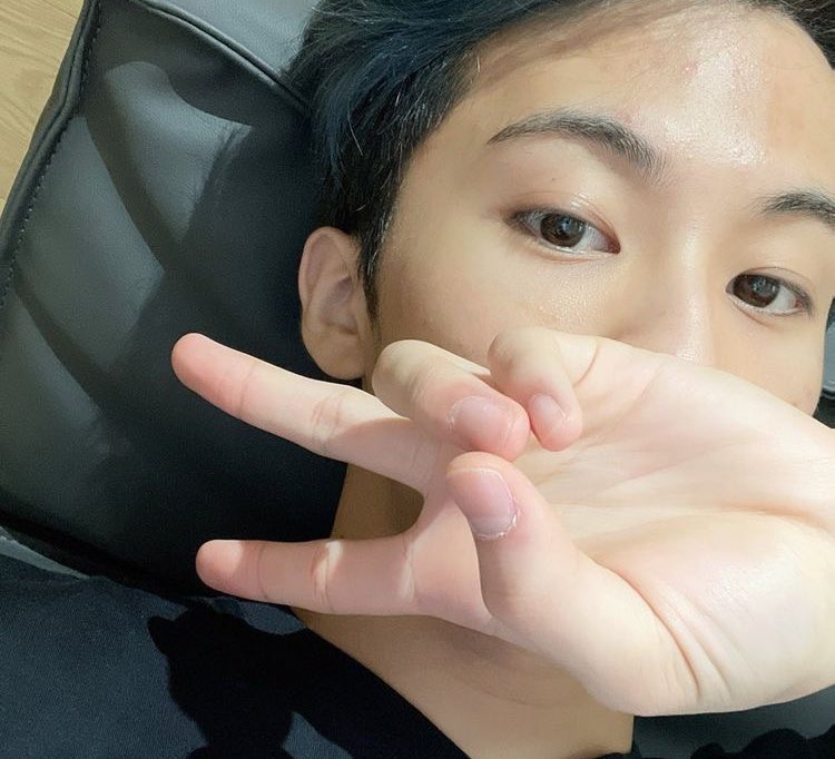 closed 🧸🎧 tweet media