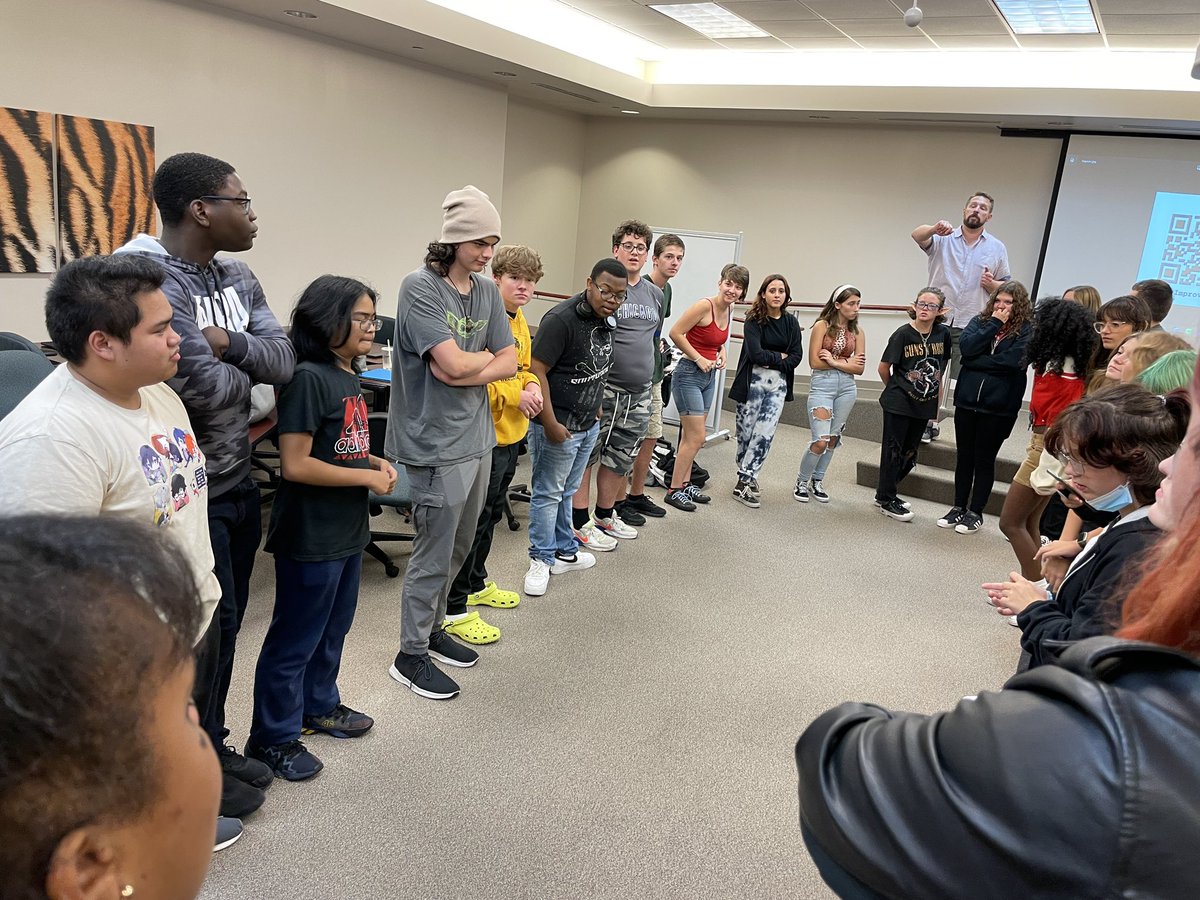 ExperienceOFHS's tweet photo. OF Alum Ryan Chamberlain (โ93) taught an #improvworkshop to eager, excited, and vociferous drama students! They learned various improv games as well as different rules one should follow while developing and presenting a scene. What a fun time! #TheBengalWay #improv #offinearts https://t.co/QtUIrqWBam