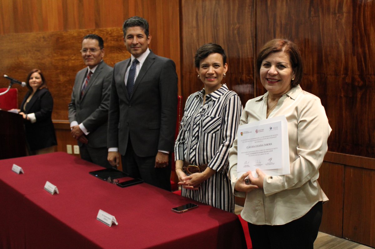 educaracter_'s tweet photo. Cierre del cierre #vLACE y entrega de diplomas a los participantes en @UPGdl junto con la @SecEducacionJal 
🎉 Muchas felicidades a todos los participantes y gracias a todos los que colaboraron en este proyecto. https://t.co/R66wBziIhA