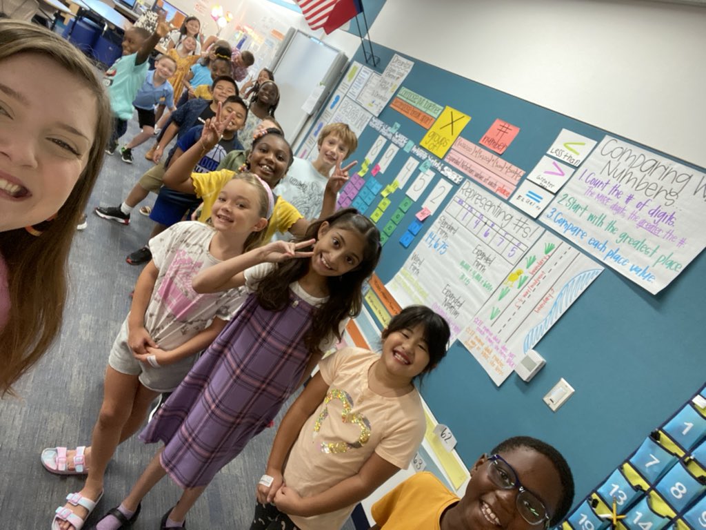 KatieTaylorBES's tweet photo. These third graders were READY and beautiful for picture day (and every day)! #bengalpride https://t.co/79axu3WGHJ