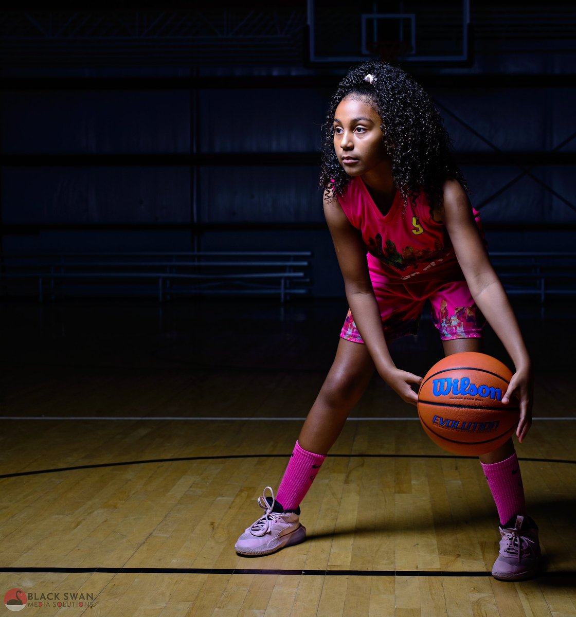 LondonBeasley5's tweet photo. 🏀🖤 happy to be back at it 🖤🏀 https://t.co/rUPI5KcKbh