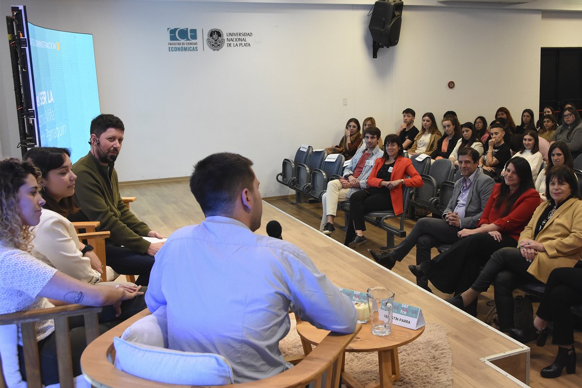 ¡Seguimos!
Panel SER LA 
Coordinado por Martín Fernández Molina y con la participación de Agustina Viña, Agustín Parraquín y Paula Campos.
