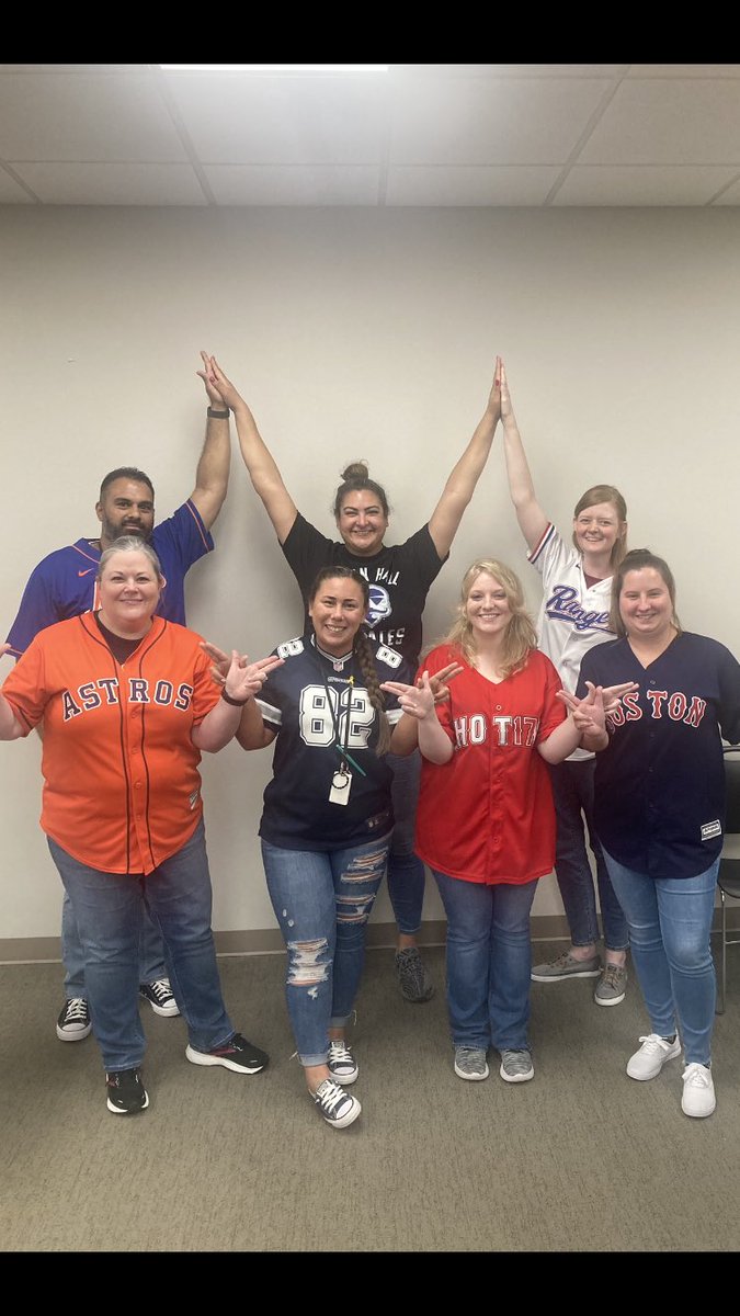 _mscapps's tweet image. Repping the English Department on Jersey Day of College Week! #collegeweek #mhs #fisd #madetoshine