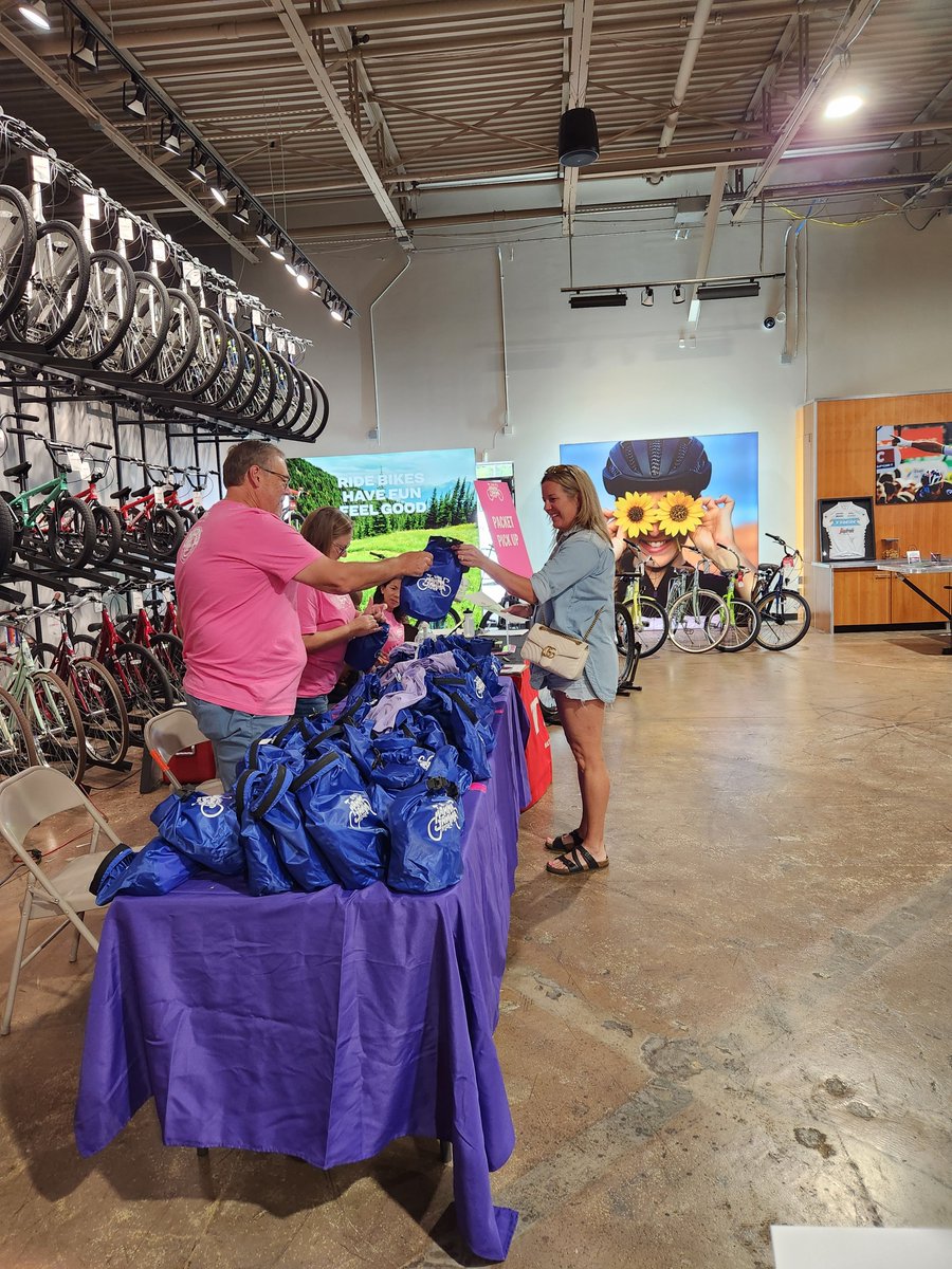 Only two days until Mamma Jamma Ride Day! 😱 Trek Bicycle on South Lamar is the location today for early packet pick-up. It’s not too late to register and join us for a great ride for a great cause on Saturday in Taylor, Texas!
bit.ly/39xmyFT