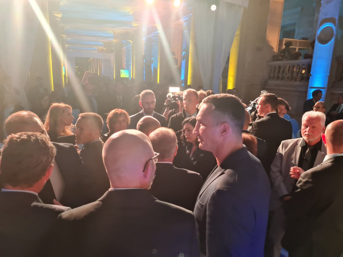 Sabine Sasse (@sabinesasse) on Twitter photo What a night 💙💛. M100 Media Award to the people of #Ukraine with <a href="/Klitschko/">Klitschko</a>, @Bundeskanzler , <a href="/USAmbGermany/">Official account of the U.S. Ambassador to Germany</a> ,<a href="/donaldtusk/">Donald Tusk</a> , <a href="/Mike_Schubert/">Mike Schubert</a> , <a href="/KaiDiekmann/">Kai Diekmann</a> , <a href="/mvduelmen/">Moritz van Dülmen</a> et.al. in Orangery Palace in <a href="/LH_Potsdam/">Potsdam</a> ❤️ What a night 💙💛. M100 Media Award to the people of #Ukraine with <a href="/Klitschko/">Klitschko</a>, @Bundeskanzler , <a href="/USAmbGermany/">Official account of the U.S. Ambassador to Germany</a> ,<a href="/donaldtusk/">Donald Tusk</a> , <a href="/Mike_Schubert/">Mike Schubert</a> , <a href="/KaiDiekmann/">Kai Diekmann</a> , <a href="/mvduelmen/">Moritz van Dülmen</a> et.al. in Orangery Palace in <a href="/LH_Potsdam/">Potsdam</a> ❤️