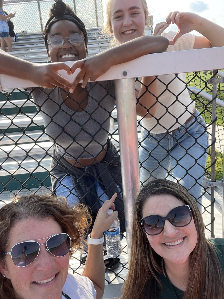 mrsjerger's tweet image. ERMS Tailgate @erms_DCSD pizza, water, games, Kona Ice, Smoothie King, screaming, laughing, running…all things middle school fun! @mrsphelpsteach