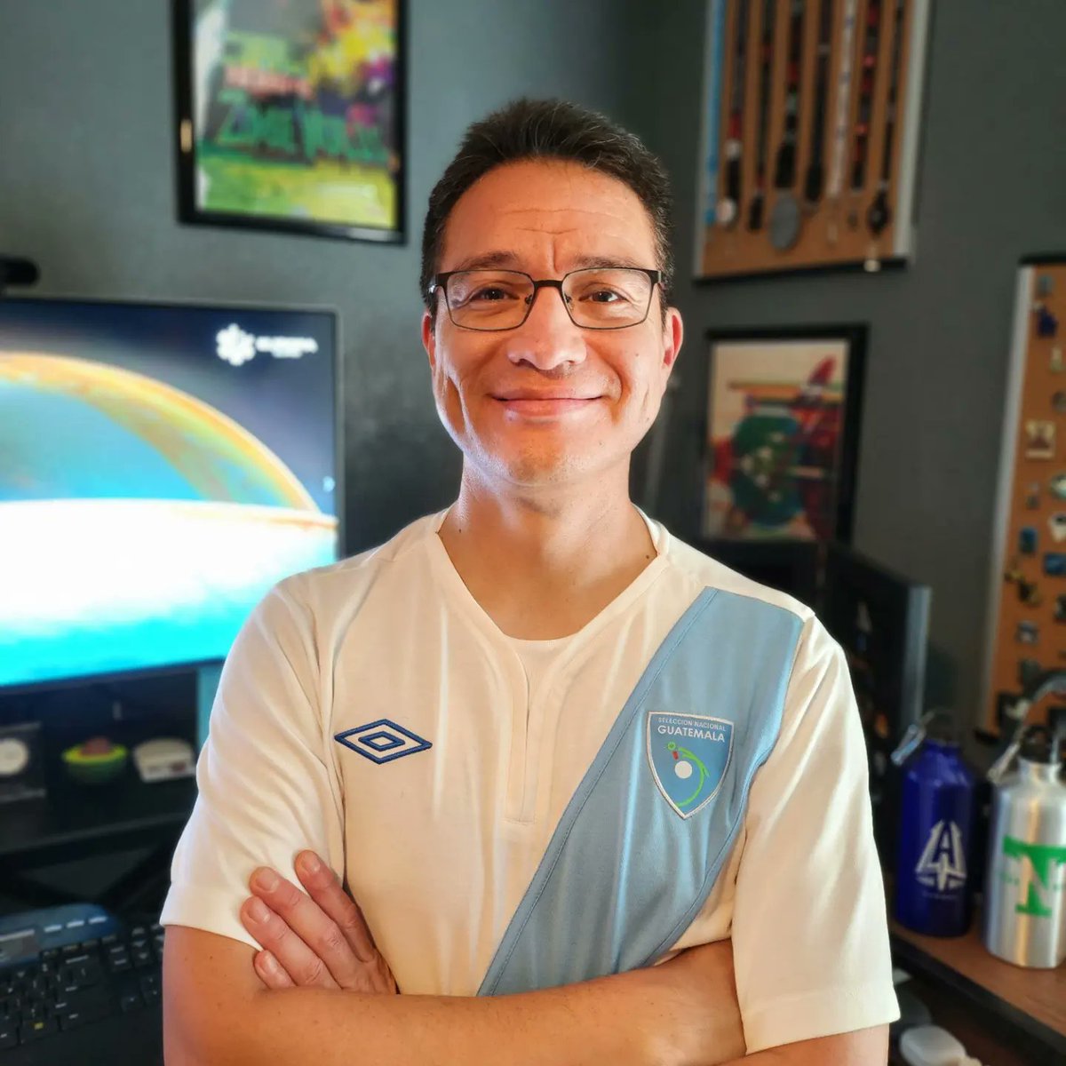 Gulpo's tweet photo. Wearing my Guatemala jersey to celebrate the start of #HispanicHeritageMonth at @NASAJPL and for #Guatemala independence day. #representationmatters https://t.co/T80eSZVa78