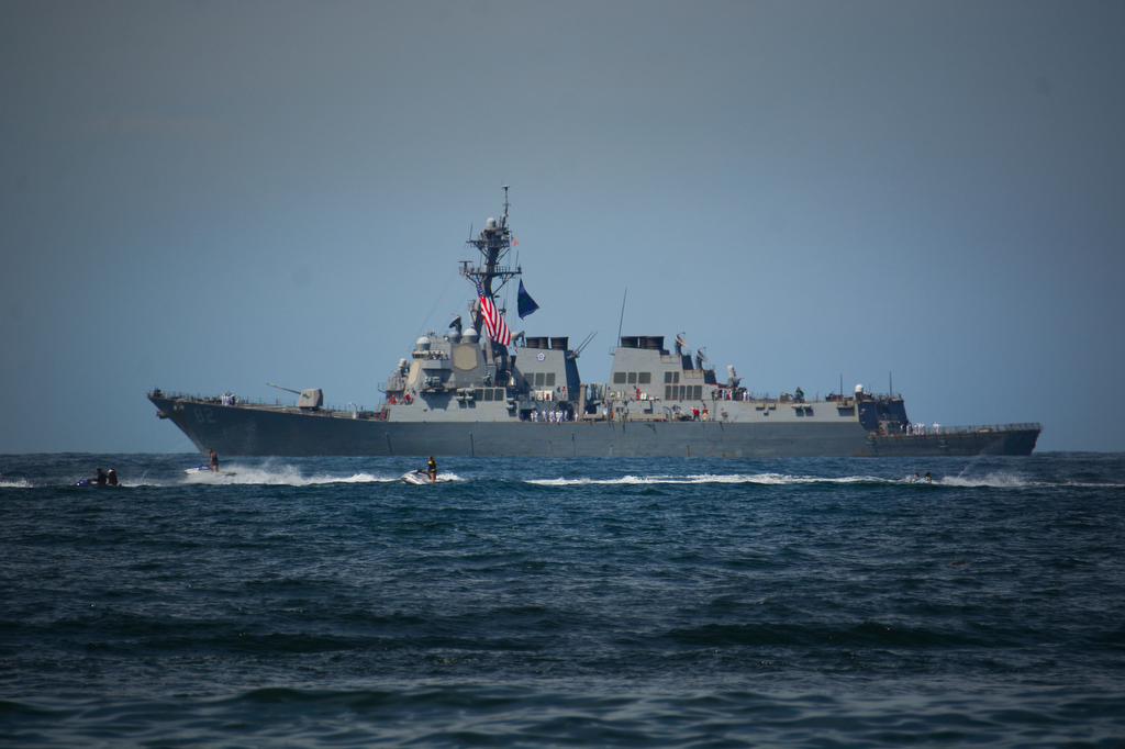 Here they come! ⚓ #NavyPartnerships

RIO DE JANEIRO, Brazil 📍 Crowds of onlookers watch as the #USSMesaVerde (LPD 19) comes into view during the Parade of Ships marking Brazil’s bicentennial during #UNITAS LXIII, Sept. 7, 2022. 

📸 : by Cpl. Ethan Craw