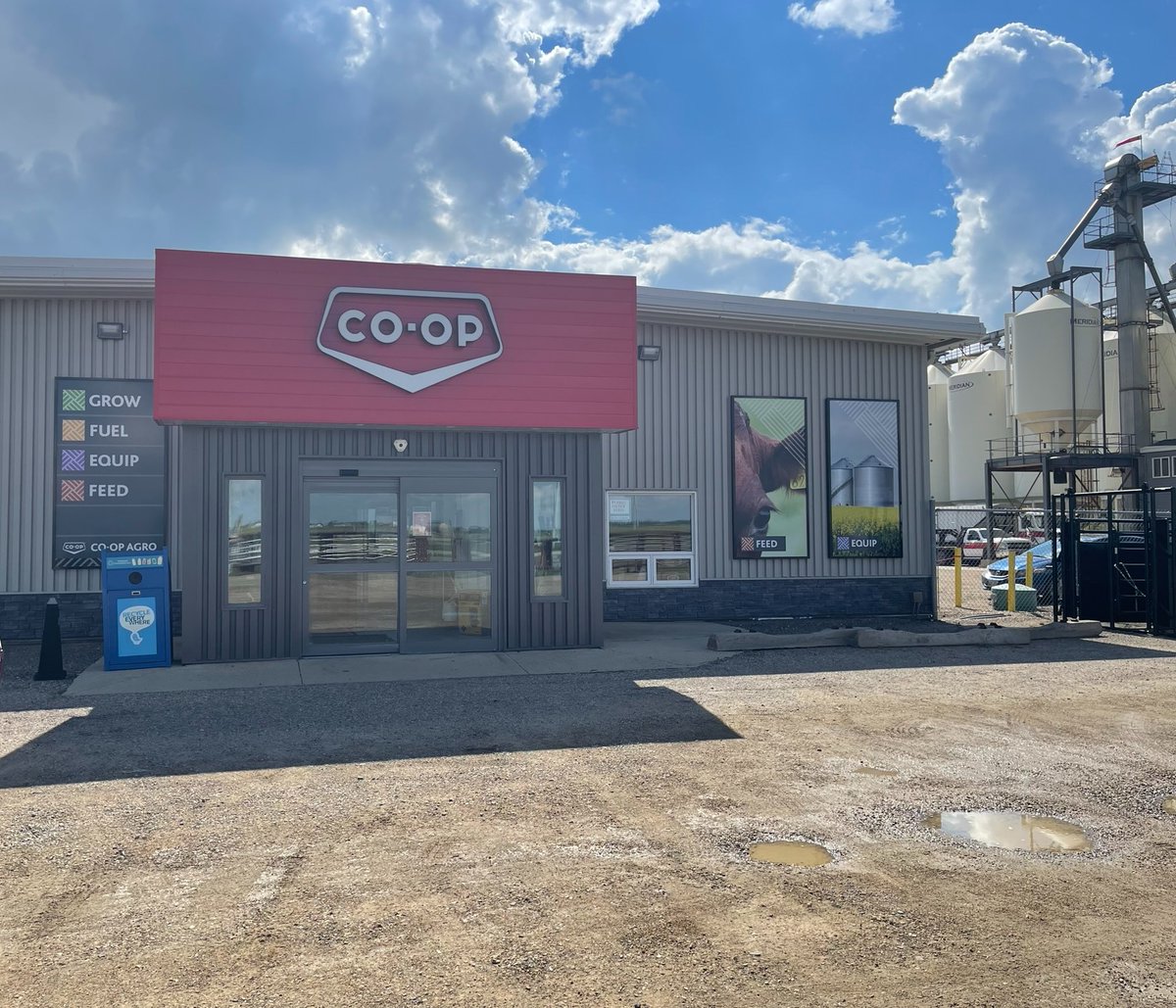 ValleyviewCoop's tweet photo. Valleyview Co-op Virden Farm and Ranch Centre in Virden will close from Sept 16th - 23rd for renovations.  Our Fuel Team and Grow Team will continue to serve you during this time.  Thanks for your patience and we look forward to inviting you into our newly renovated store soon. https://t.co/7WH8qUcPA6