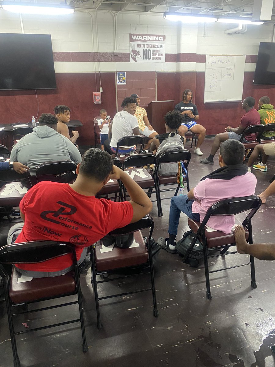 CoachChadRoark's tweet photo. Thanks to @Carrington_Brow @DelanoShowtime for coming to pour into @SkeeterRecruits today #DFAM #FAMILY https://t.co/ERRYQs7e0g