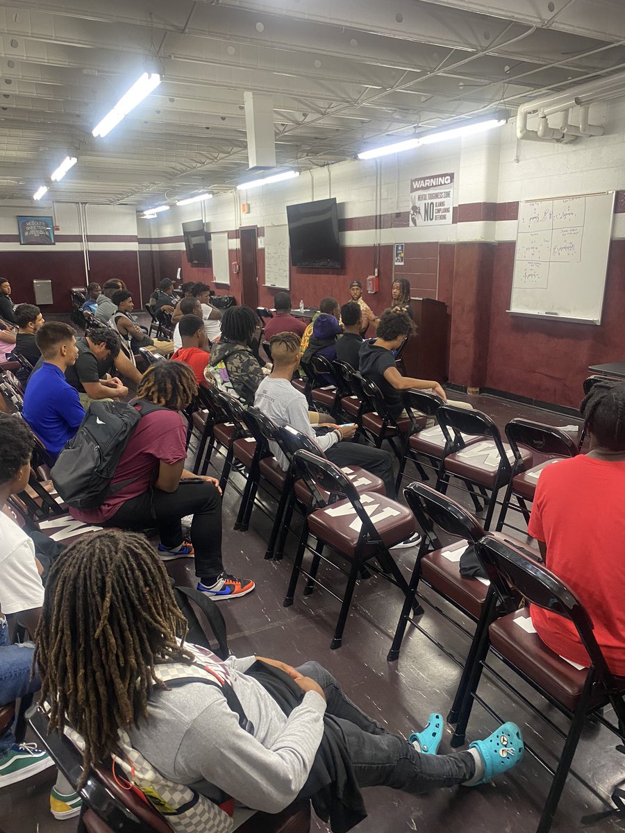 CoachChadRoark's tweet photo. Thanks to @Carrington_Brow @DelanoShowtime for coming to pour into @SkeeterRecruits today #DFAM #FAMILY https://t.co/ERRYQs7e0g
