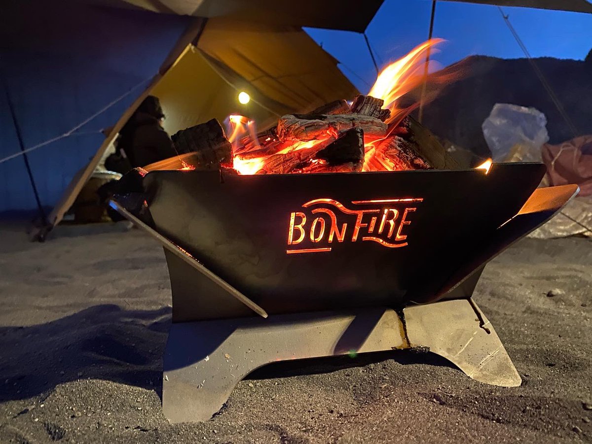 osotozakka's tweet photo. osoto雑貨オリジナル焚き火台
Bonfireシリーズ Crosswing 
黒革鉄板仕様が入荷してます♪

osoto雑貨ネットショップ
https://t.co/I5wEoPIvmH

#osoto雑貨 #焼津のアウトドアショップ #静岡のガレージブランド #オリジナル焚き火台 #Crosswing https://t.co/iZDZAmTs07
