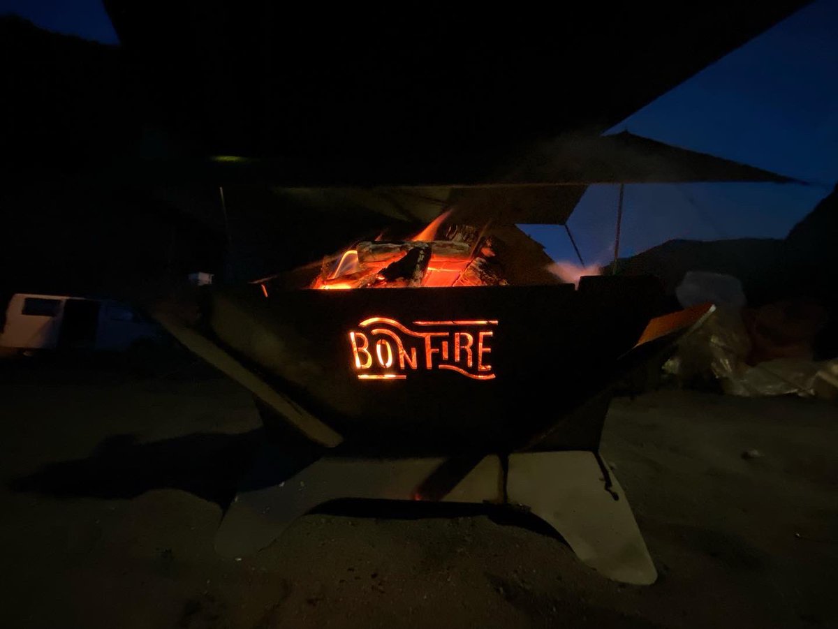 osotozakka's tweet photo. osoto雑貨オリジナル焚き火台
Bonfireシリーズ Crosswing 
黒革鉄板仕様が入荷してます♪

osoto雑貨ネットショップ
https://t.co/I5wEoPIvmH

#osoto雑貨 #焼津のアウトドアショップ #静岡のガレージブランド #オリジナル焚き火台 #Crosswing https://t.co/iZDZAmTs07