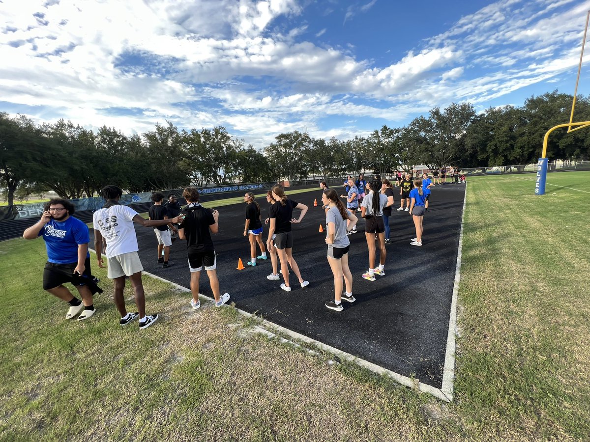 DHSWolves2025's tweet image. Turned out to be a beautiful evening for our first powderpuff football practice. Class of 2025 is ready to own the field next Tuesday! 😎🐺🙌🏼 @DHSHappenings