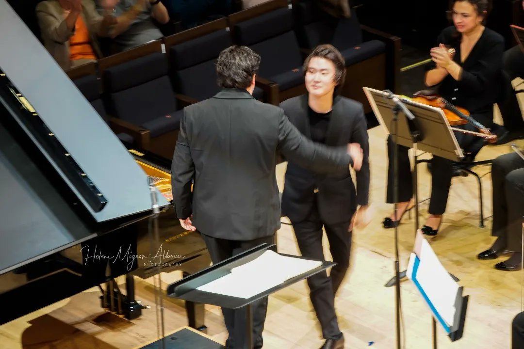 helene_mahln's tweet photo. 🎶 Bravo @nationaldefce @ChoeurRF conducted by @CristiMacelaru with #VanninaSantoni #soprano @SeongJinCho  for this wonderful #OpeningConcert of the 2022/23 Season at @Maisondelaradio !
 #Prokofiev #Poulenc #Fauré #Ravel #ClassicalMusic #Paris
📷 @helene_mahln - 2022 sept.15 https://t.co/xS7KpxzT8O