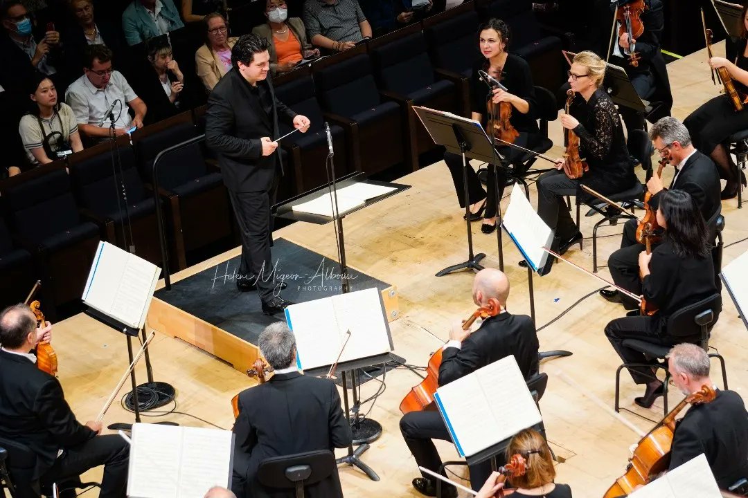 helene_mahln's tweet photo. 🎶 Bravo @nationaldefce @ChoeurRF conducted by @CristiMacelaru with #VanninaSantoni #soprano @SeongJinCho  for this wonderful #OpeningConcert of the 2022/23 Season at @Maisondelaradio !
 #Prokofiev #Poulenc #Fauré #Ravel #ClassicalMusic #Paris
📷 @helene_mahln - 2022 sept.15 https://t.co/xS7KpxzT8O