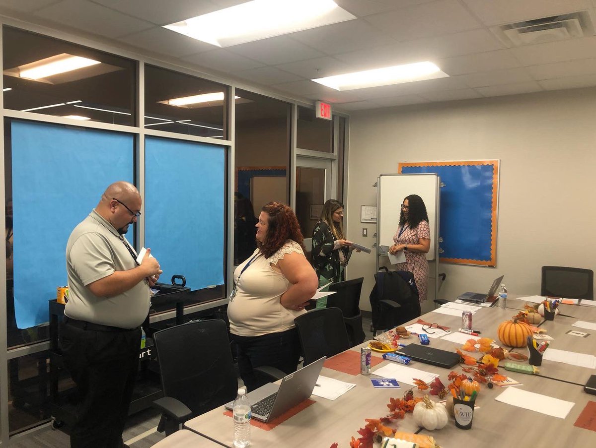 tkhstigers's tweet photo. Huge shout out to Ms Nancy Boegangko our AVID District Director for coming out and providing our teachers with an outstanding PD today. @Osceolaschools @sdocavid @AVID4College @AVIDEasternDiv https://t.co/GioneycBH7
