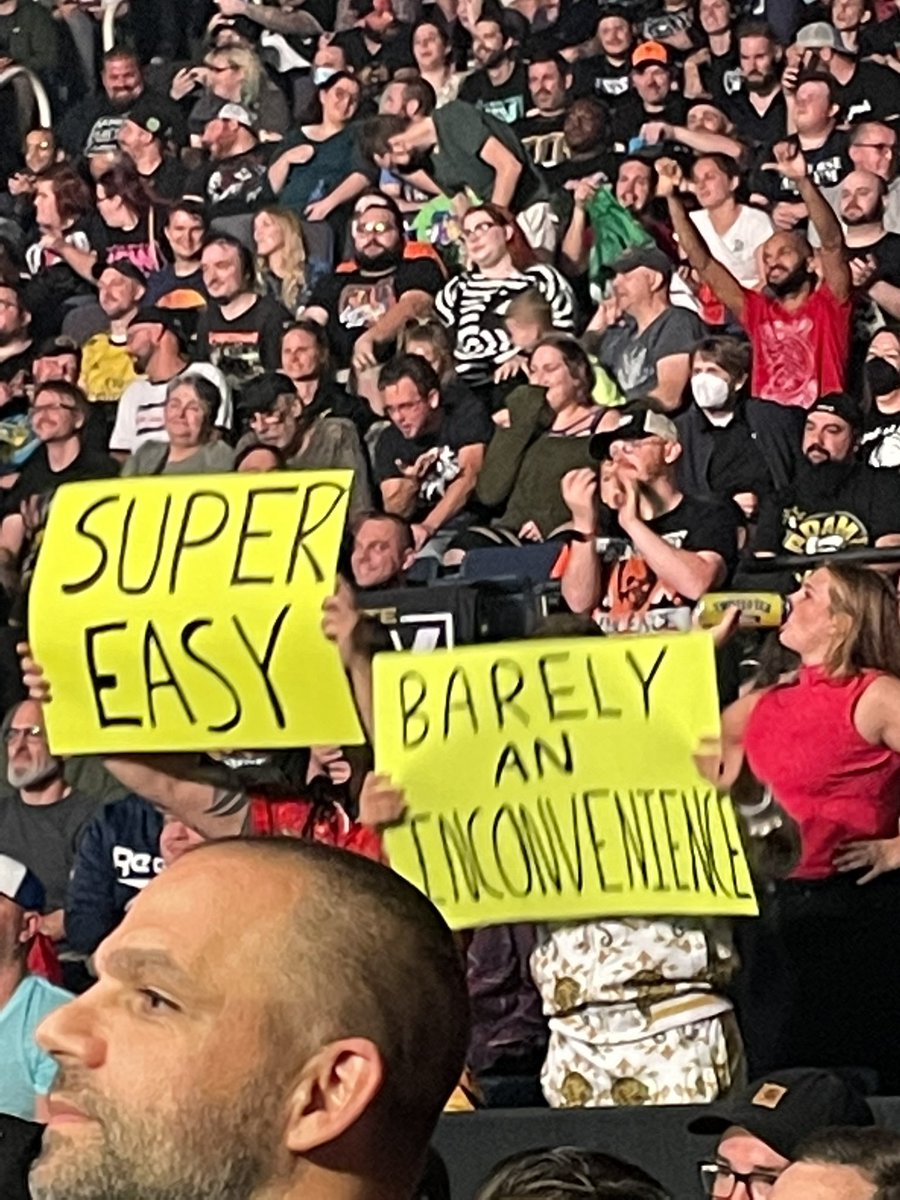 ShaMc27's tweet photo. At #AEWDynamite  last night and saw @screenrant being represented 😂 awesome.. IYKYK https://t.co/mEXvkt3VJW