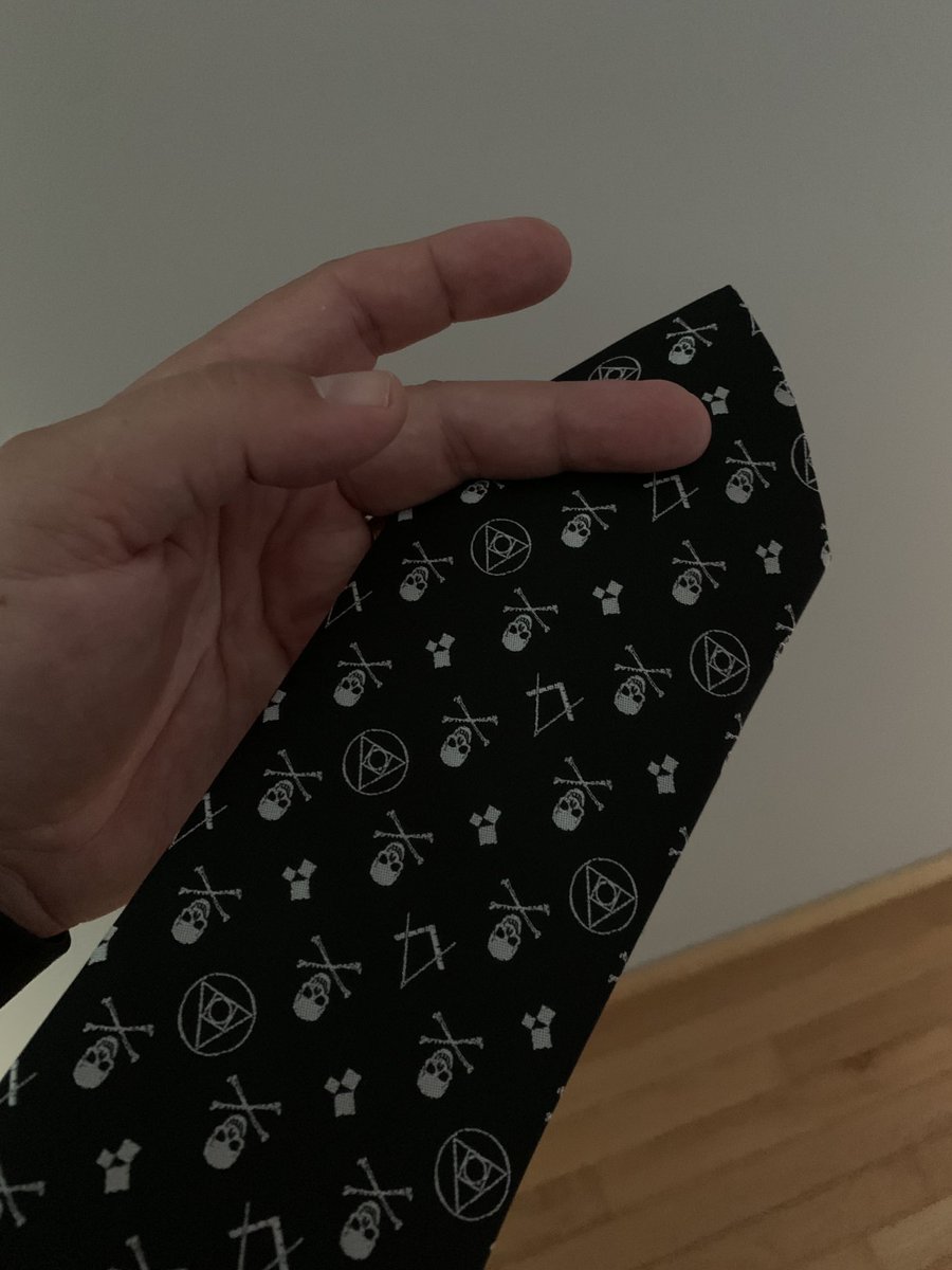 My “quintessentially” masonic tie. ⁦<a href="/FraternalTies/">FraternalTies</a>⁩ #IfYouKnowYouKnow