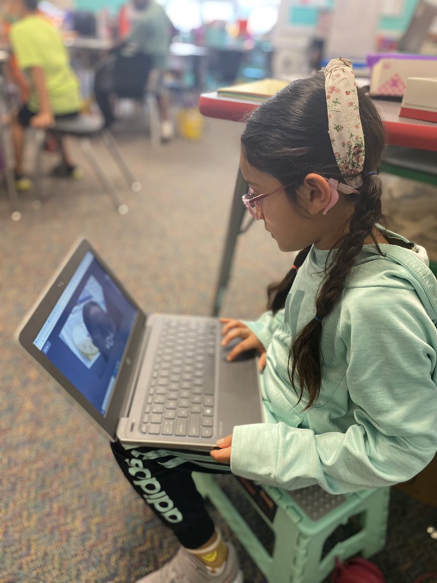MsBelk1983's tweet photo. My sweet second graders loved using @MicrosoftFlip today to share their dot creations for #InternationalDotDay today. Such a fun way for them to share! https://t.co/QWeEFLwjuX