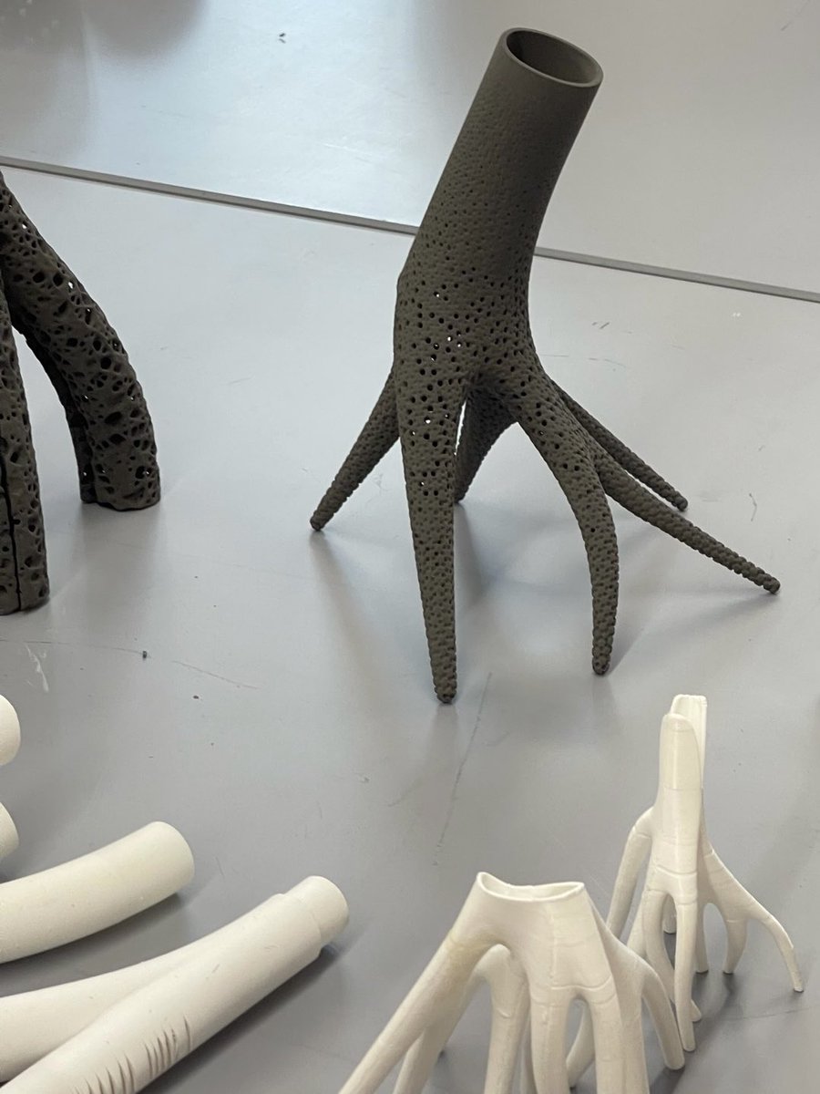 uoregondesign's tweet photo. Check out these photos from Bruton #Transpecies Design Intensive at Knight Campus! This event brings together incredibly bright minds from schools across the @uoregon College of Design. https://t.co/WTD2oyEk1N