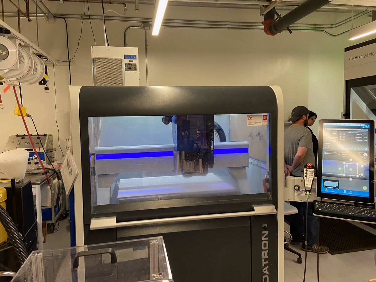 uoregondesign's tweet photo. Check out these photos from Bruton #Transpecies Design Intensive at Knight Campus! This event brings together incredibly bright minds from schools across the @uoregon College of Design. https://t.co/WTD2oyEk1N