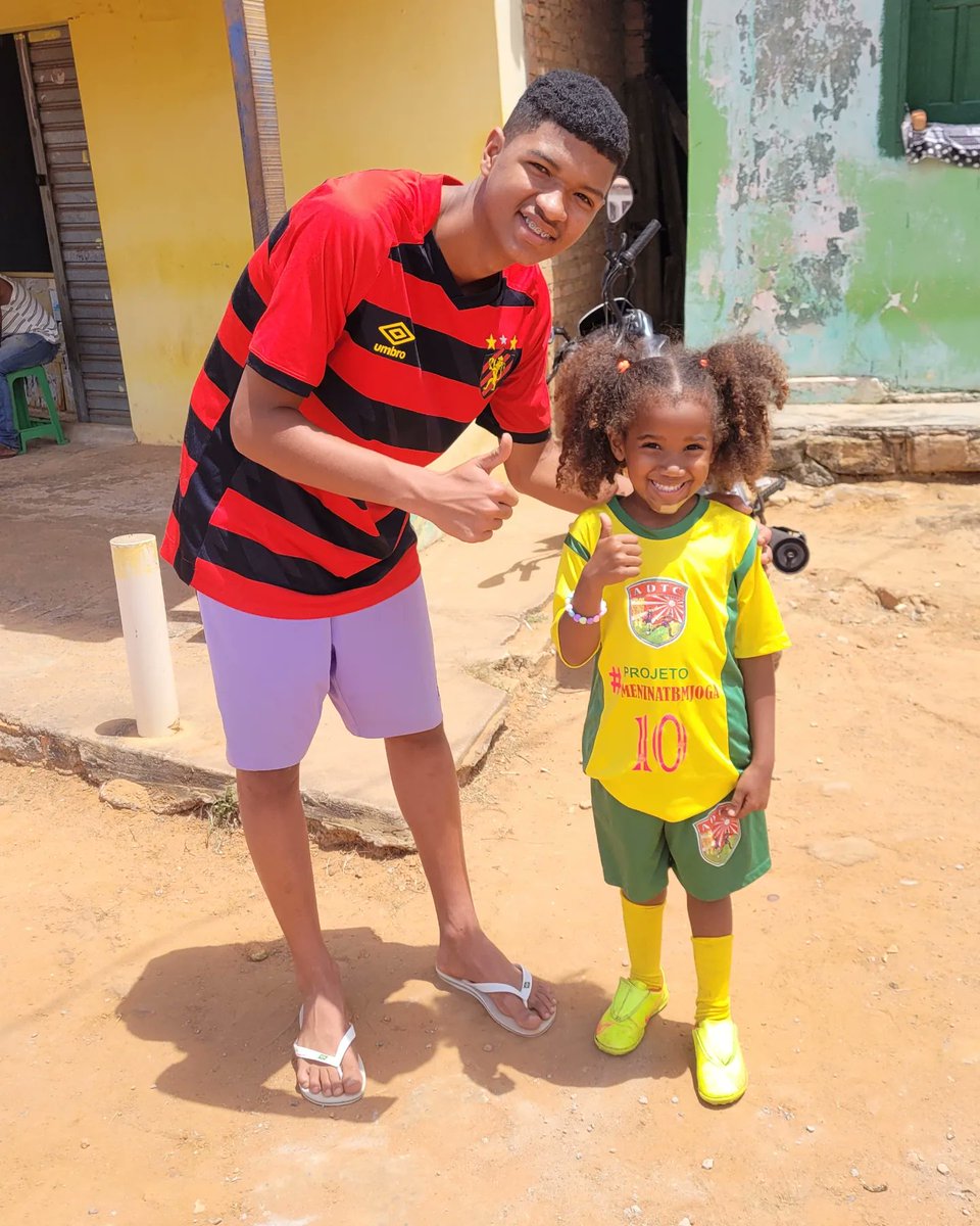 ISACATARBARRETO's tweet photo. #MENINATBMJOGA10 HOJE estivemos na #quinjingue #taboa Terra do @luvadepedreiro famos pela amizade com o nosso amiguinho #goleirodoluvadepedreiro.
#MENINATBMJOGA10 #isaecatarinabarreto https://t.co/qzVauHQUhu