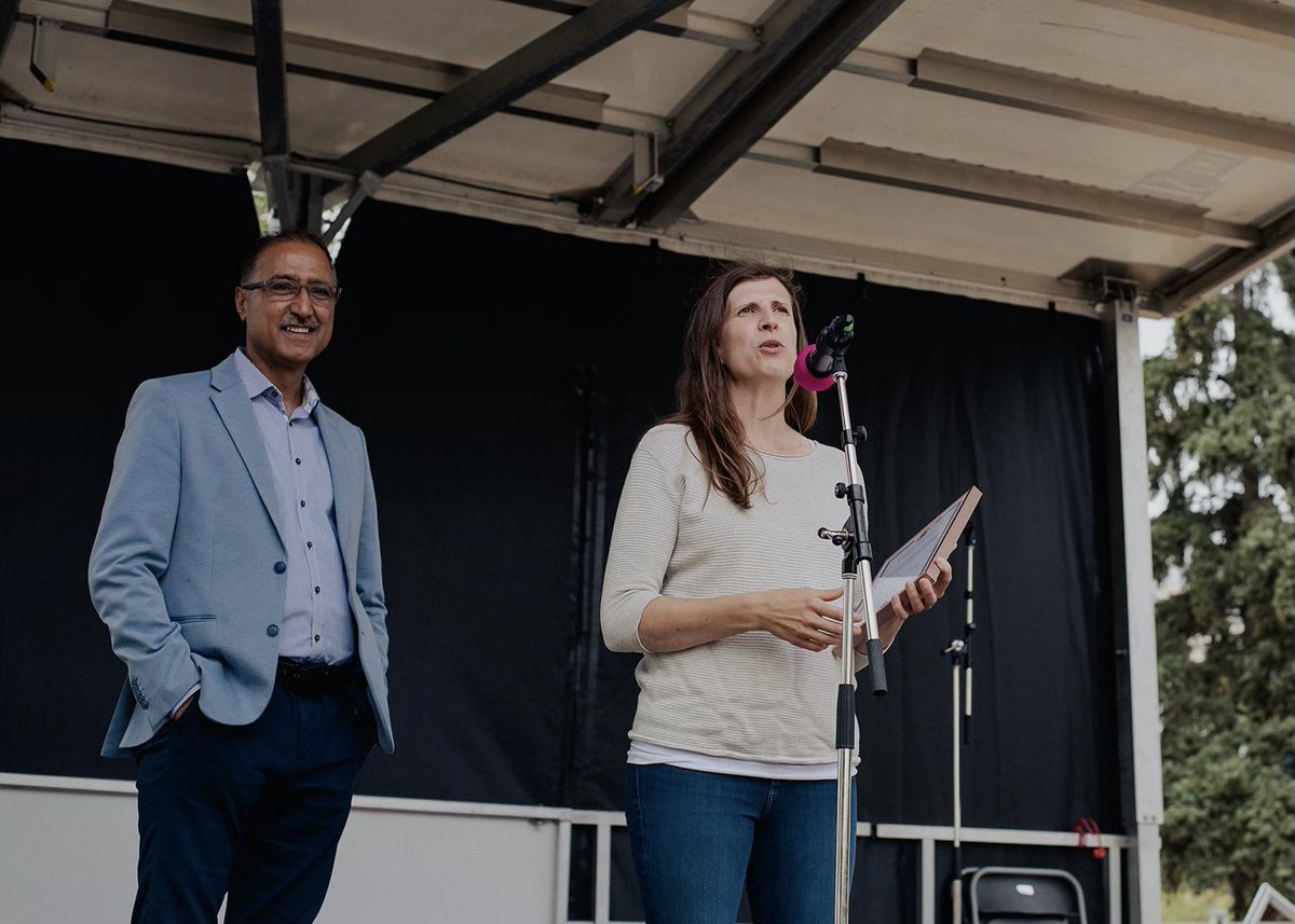 WCLYEG's tweet photo. Special thanks to @CityofEdmonton Mayor @AmarjeetSohiYEG, Councillor @edmonton_anne, MLA @DShepYEG, and Senator @Paulatics for coming out to celebrate our 100th anniversary and helping to make it an occasion the #YegOliver community will never forget! 💚 #OCL100 #AbLeg #yegcc https://t.co/Gz2RQAfq18