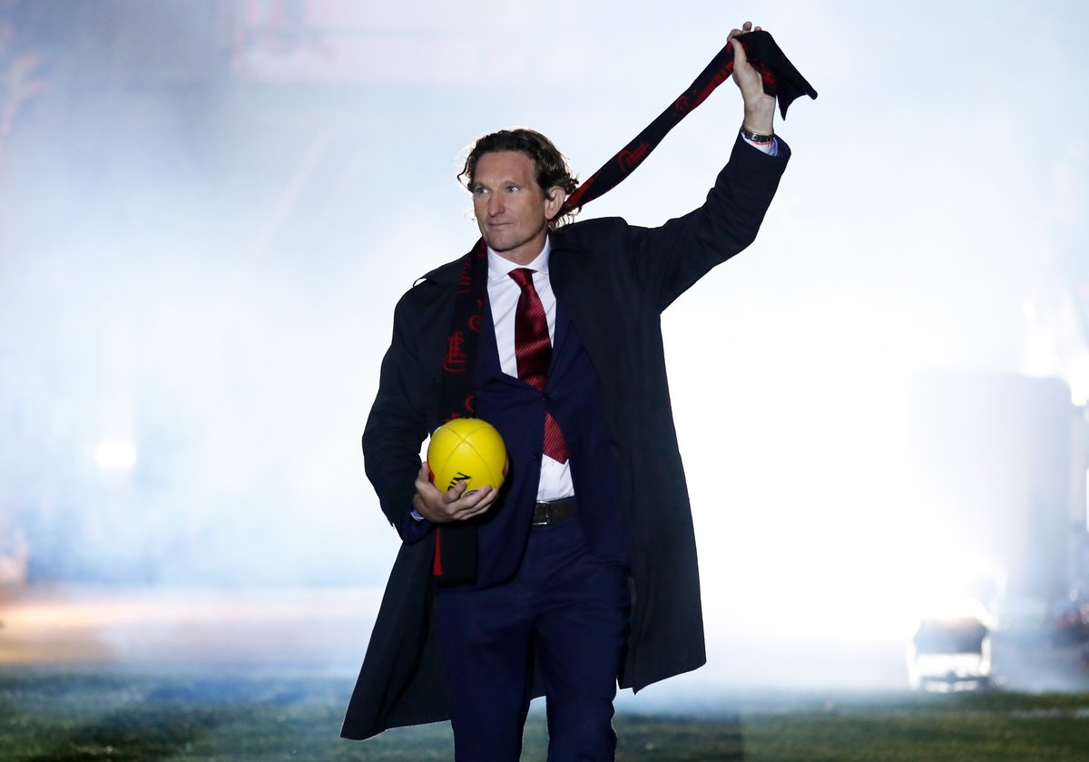1116sen's tweet image. “He can build relationships like no other.”
David King backs James Hird as “real chance” for Bombers coaching role. | sen.lu/3S5T5np | #AFL