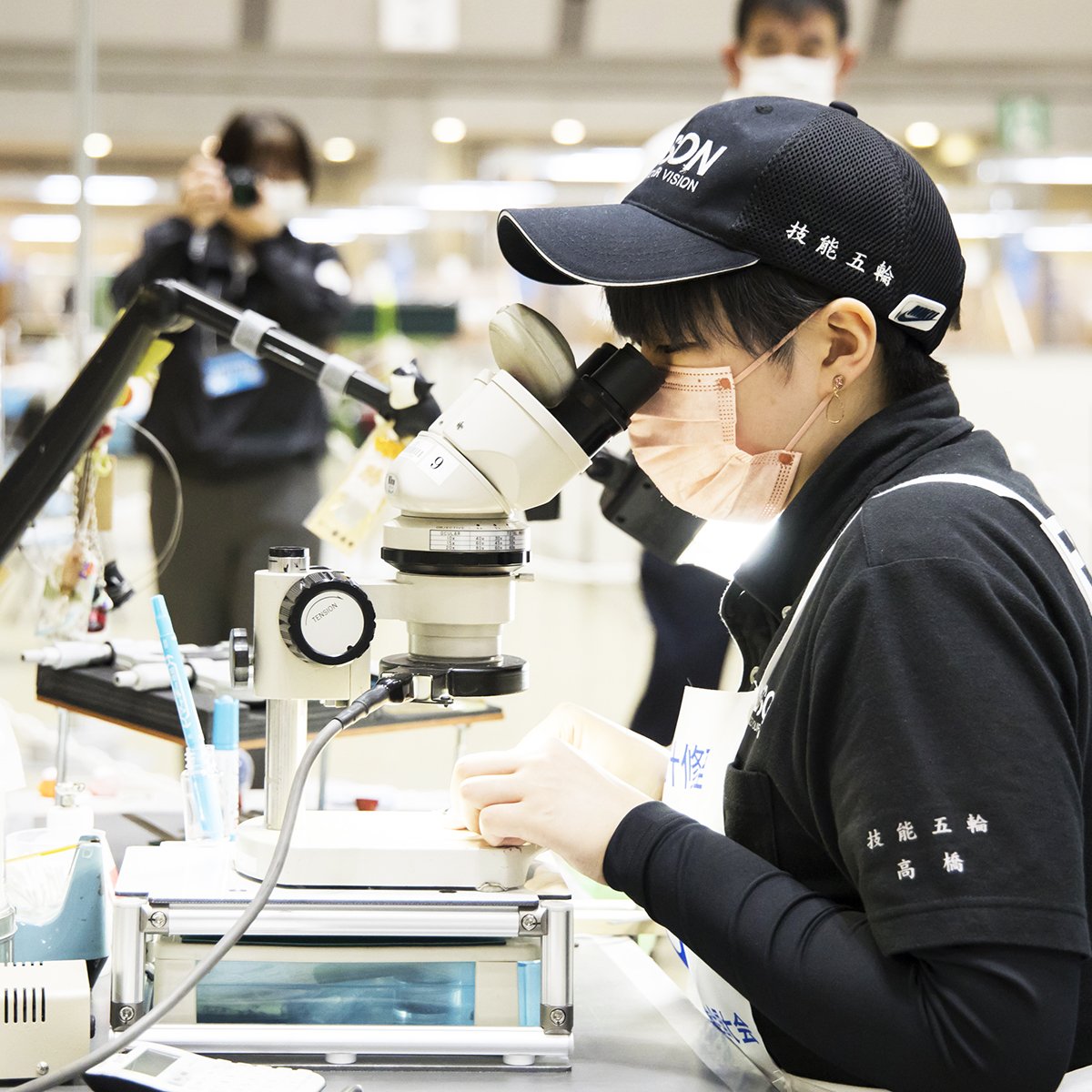 WorldskillsJ's tweet photo. #技能五輪全国大会 #時計修理
#NationalSkillsCompetition #WatchRepairing
どのような環境においても腕時計が正確に時を刻むようメンテナンスを行うのが時計修理の仕事。単に壊れた機能を元どおりにするだけでなく、持ち主の愛着や思い入れに応えるような高い技術とセンスが必要。
#WorldSkillsJapan https://t.co/5HiepvybHC