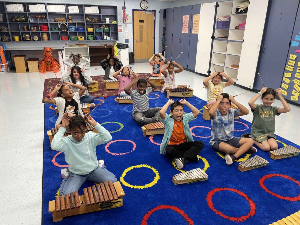 VNESmusic's tweet photo. I love teaching these silly little bugs!😂 @VNESwildcats @PwcsArts #levELLingup https://t.co/om3ngIG2kX