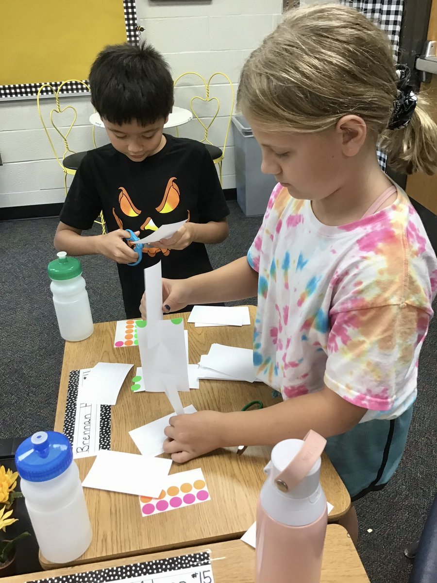 SCLaraKruse's tweet photo. Dot Day STEM Challenge 🔵 How tall is your tower? #starssc #lpsleads #cooperation https://t.co/ULYofLvIkT
