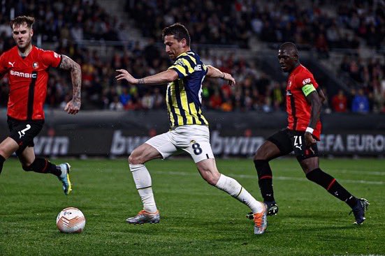 Bütün zorluklara rağmen bızlerı yalnız bırakmayan BÜYÜK FENERBAHCE taraftarına teşekkürler.SON AN’A KADAR 💛💙