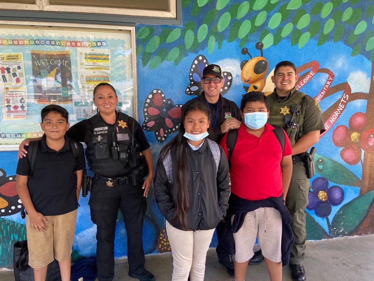 handyelementary's tweet photo. The GRIP Team was here today to teach our 5th graders about the importance of healthy choices! They even stuck around campus at dismissal to say hello to all our students! 🧡 ♥️🖤🐝#OCGRIP #genuinewellness @OCSDNorthPatrol @OCSheriff https://t.co/euvXRcf7n8