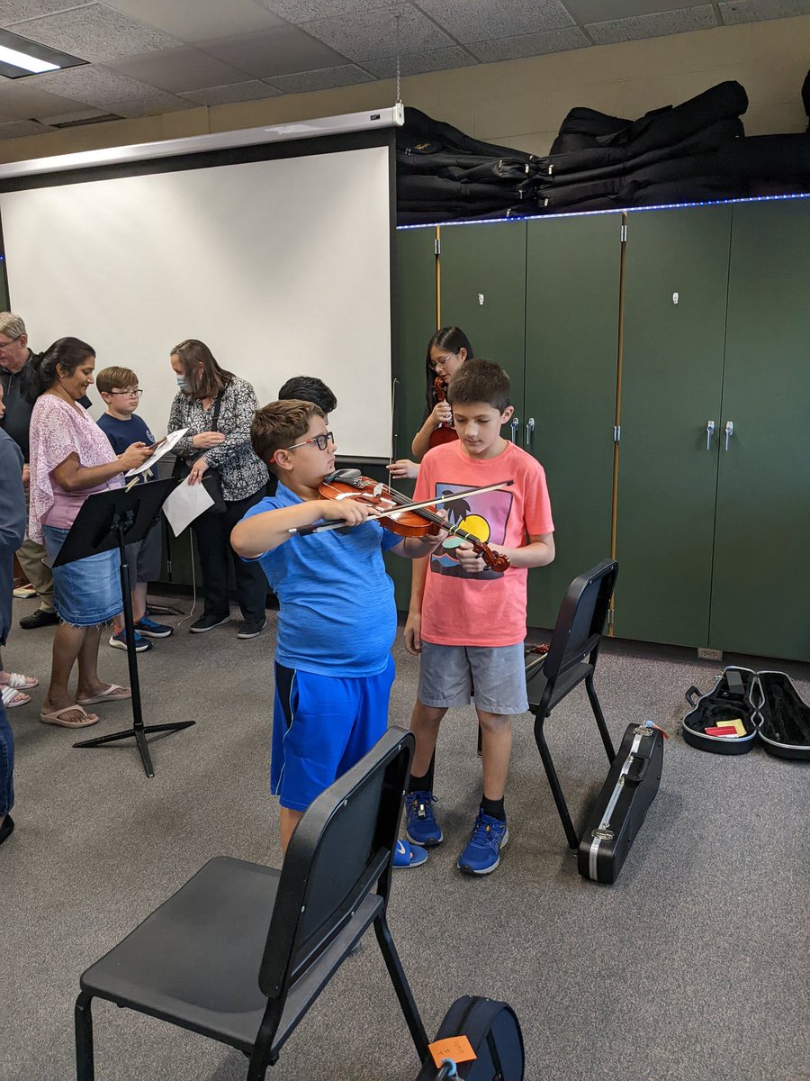 lauramsabol's tweet photo. Great turn out this evening for the NAIS Instrumental night! So wonderful seeing our 🟦🦅🎻 players from the HS and IS helping out with the evening! https://t.co/3UYmf0To3m