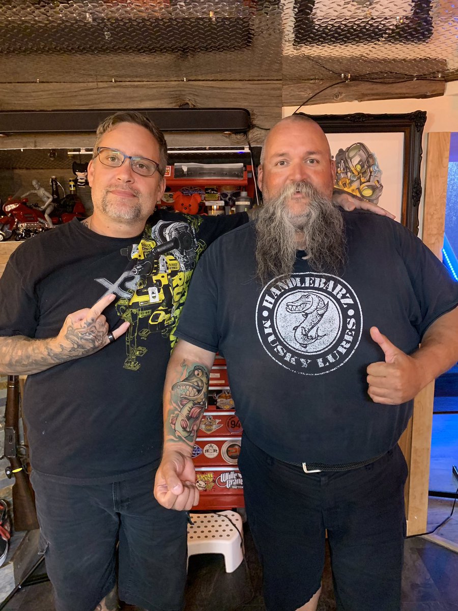 HandlebarzLures's tweet photo. It’s been a long wait around 10 years I would guess give or take since I had our Handlebarz logo designed when I first saw it I knew one day BARZ would be tattooed on me. Huge thanks to @beestingtattoo for the new school version of our mascot #Handlebarz #beestingtattoo https://t.co/8dhuHowYH6
