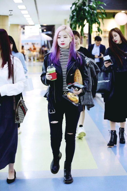 MultiBabies_'s tweet photo. So happy for the first runway. Street style. -🐇

#ACEBrasilia https://t.co/RyDgQglnuE
