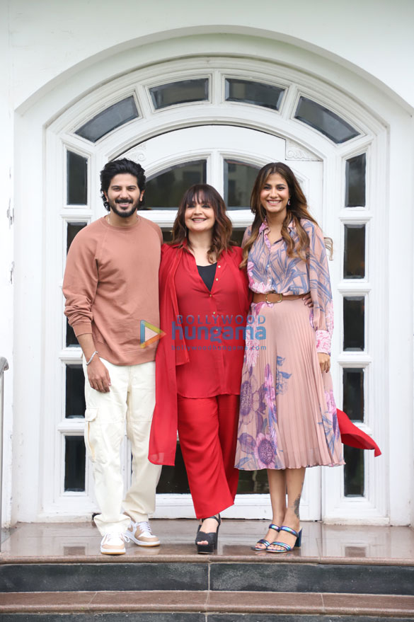 MoviesUpdatez's tweet photo. #DulquerSalmaan,#PoojaBhat,#ShreyaDhanwanthary promote #Chup at Taj Lands End in Bandra

@dulQuer @shreyadhan13 @PoojaB1972 https://t.co/Cdy6YSIHSV