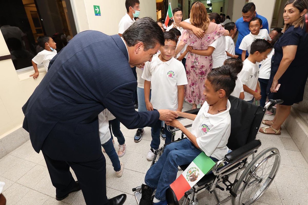 IsraelTC's tweet photo. #RT @fgcabezadevaca: RT @dif_tam: Niñas y niños de la Casa Hogar del #DIFTam acompañaron al Gobernador de #Tamaulipas @fgcabezadevaca a la celebración del #gritodeindependencia en el 212 aniversario de la independencia de #México https://t.co/V5joxOmhiu