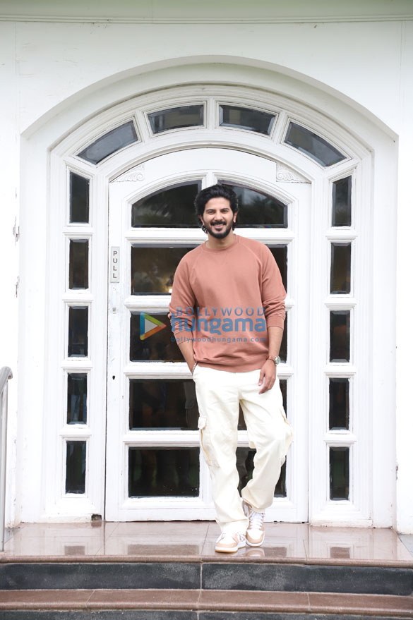 MoviesUpdatez's tweet photo. #DulquerSalmaan,#PoojaBhat,#ShreyaDhanwanthary promote #Chup at Taj Lands End in Bandra

@dulQuer @shreyadhan13 @PoojaB1972 https://t.co/Cdy6YSIHSV