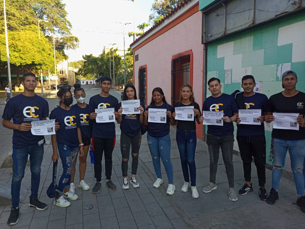 EcJuventudsucre's tweet photo. La juventud del estado Sucre se suma a la campaña de valores ciudadanos 👏🏻. Nuestro movimiento en la calle es permanente, siempre promoviendo y difundiendo todos los valores qué jamás podemos dejar atrás, en la búsqueda de la Venezuela que todos queremos.

#JovenesCiudadanos https://t.co/Tl5zeyOH4i