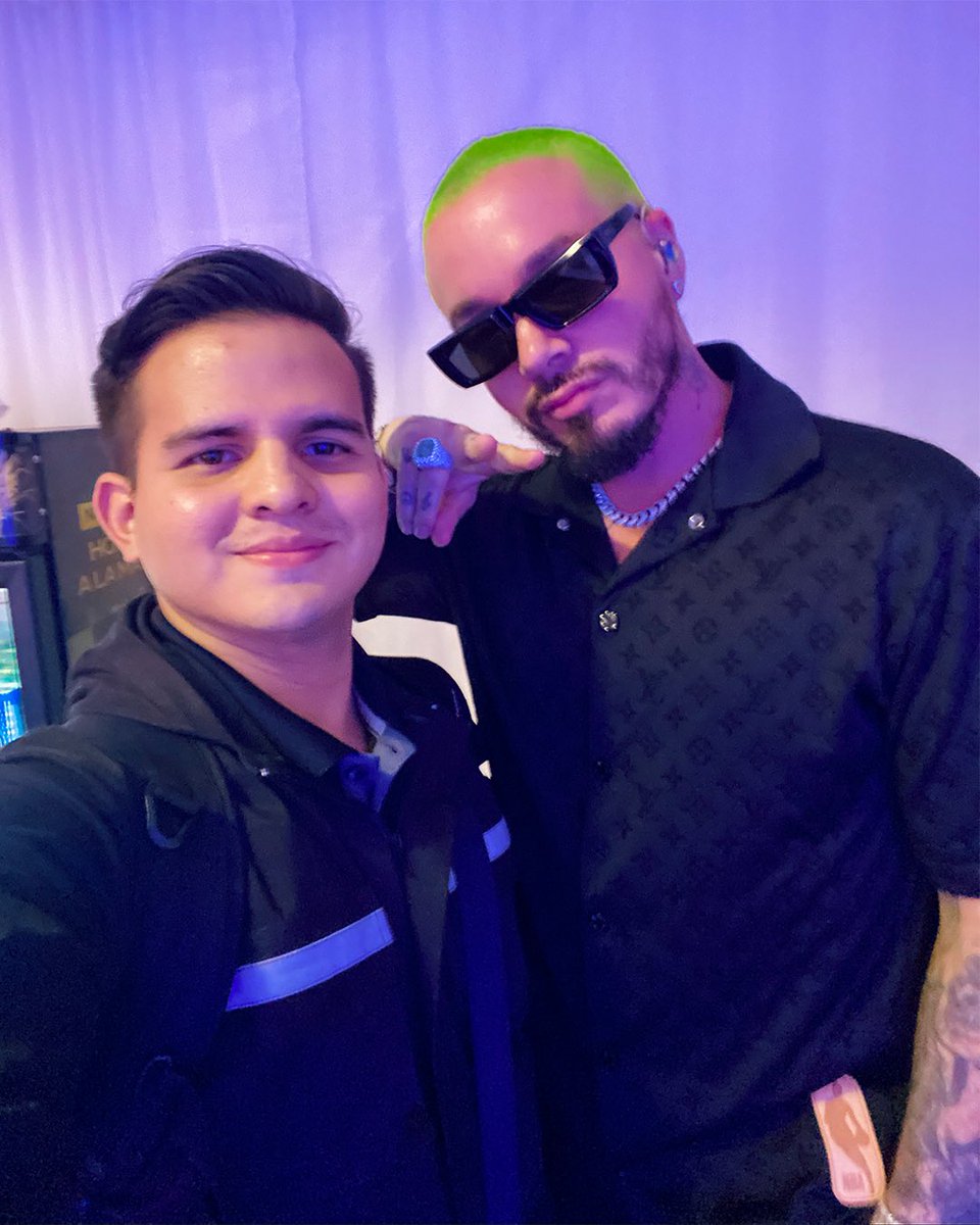 Pude estar de cerca con mi artista favorito en su concierto, el pasado 18 de Junio en Machala, Ecuador 🇪🇨 

Gracias a <a href="/JBALVIN/">J BALVIN</a> ⚡️ y a su crew ! La pase increíble 📸 ! 

 #josetour #machala #Ecuador