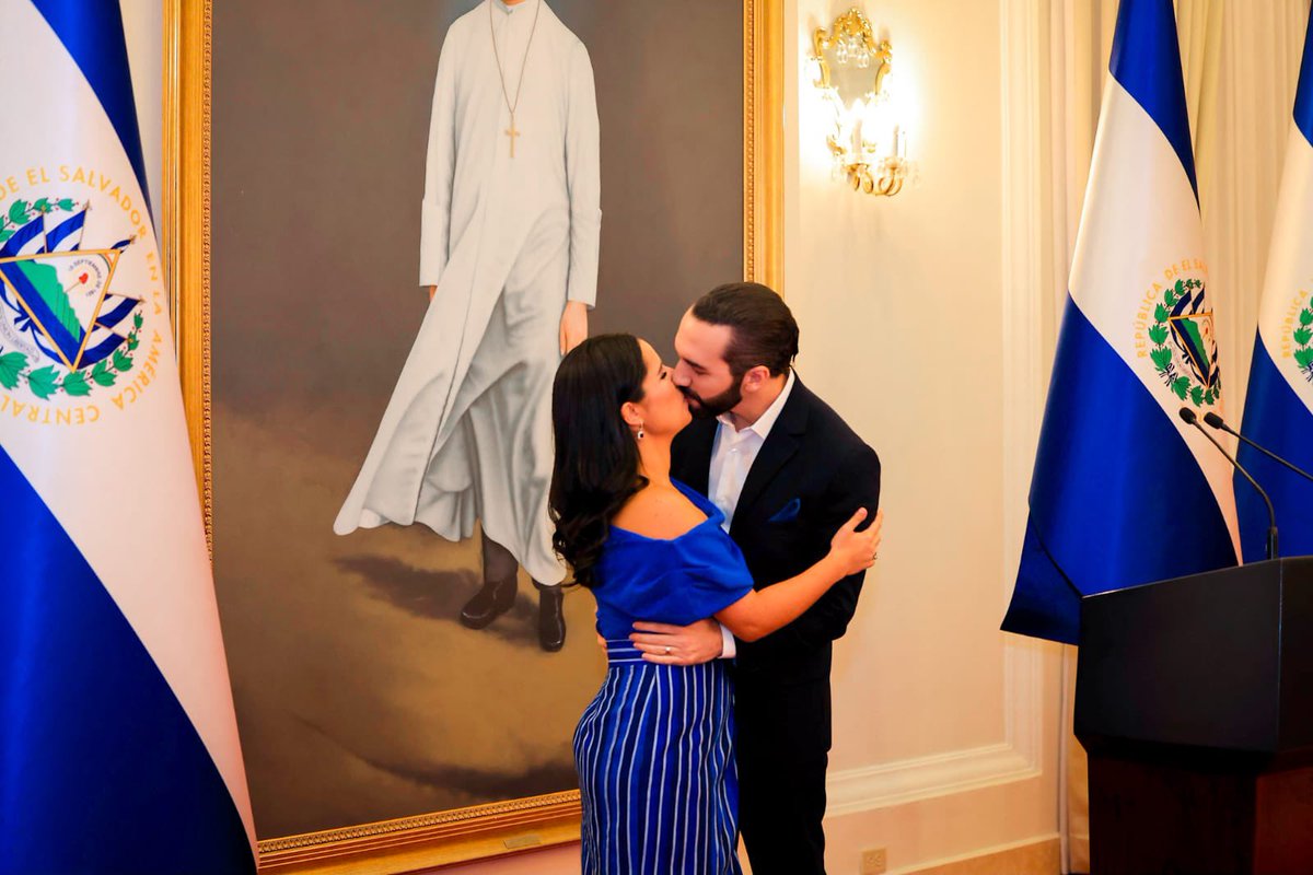 PresidenciaSV's tweet photo. 💙🤍💙🥰 https://t.co/XBAxpzxsJq