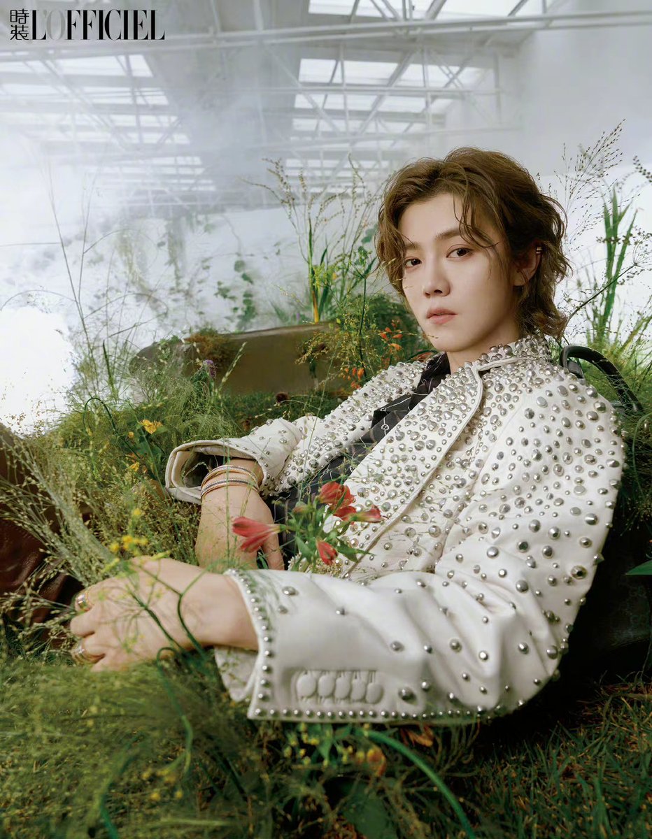 LuHan__chile's tweet photo. [#OFICIAL| 160922] 

" Sin duda, los últimos 10 años han sido ajetreados, pero Luhan tiene algunas ideas nuevas sobre el trabajo: "ya no persigue ciegamente la velocidad,  sino que seguire un ritmo cómodo.

Cr: 时装LOFFICIEL |via weibo
#鹿晗 #鹿晗工作室 https://t.co/1LmpllLg8L