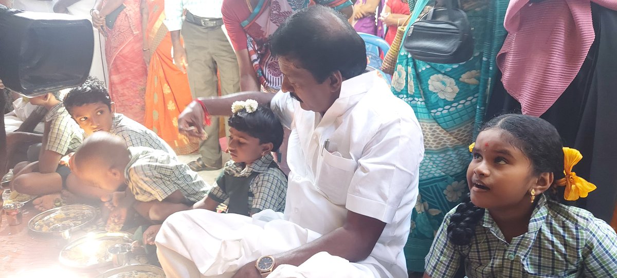 மாண்புமிகு முதலமைச்சர் அவர்களின் காலை சிற்றுண்டி மயிலாடுதுறை கவிஞர் வேதநாயகம் துவக்கப்பள்ளியில் துவங்கியது மிக்க மகிழ்ச்சி