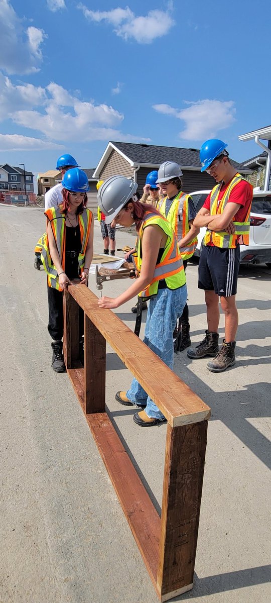 kbeatonHVA's tweet photo. Love seeing hands on learning and educational partnerships! @rvsed @RVSCLC1 @buildfutures1 @itsGregRankin @sait https://t.co/WYgQLjurvy