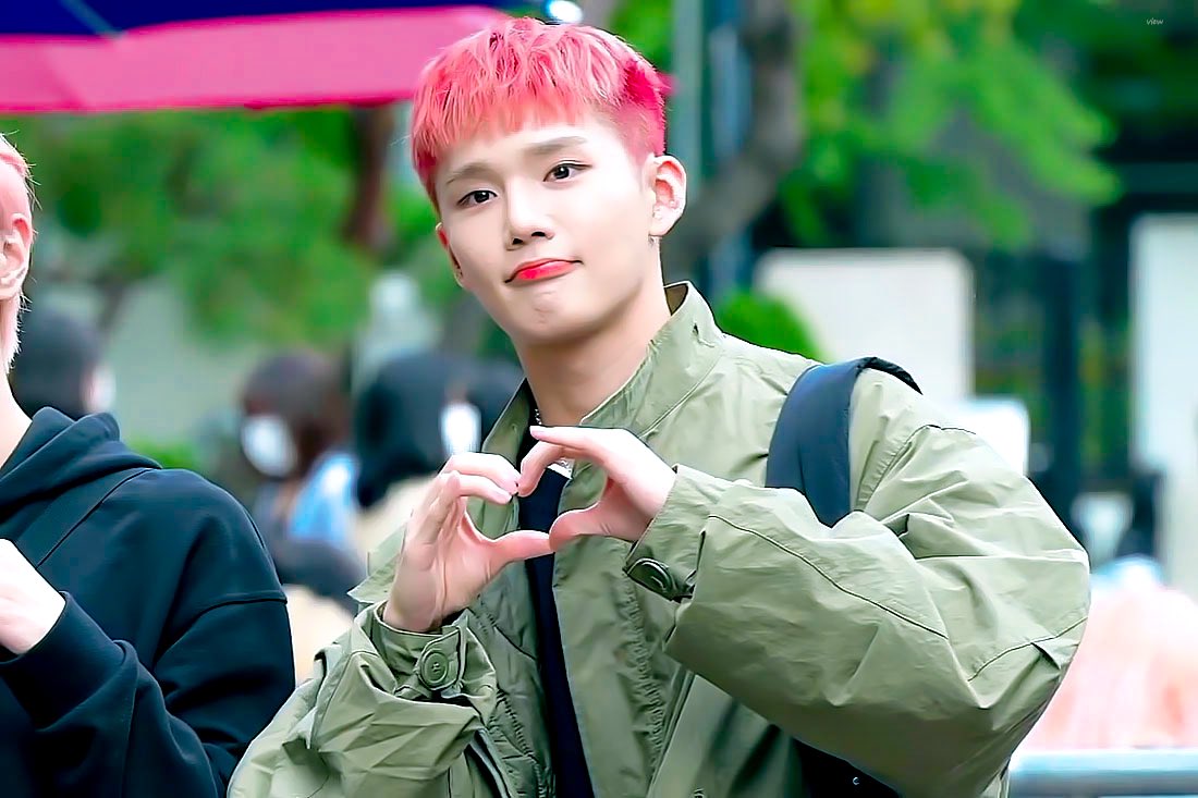 view_926's tweet photo. #CIX #승훈
220916 🫶 https://t.co/7AzNQ75OBa